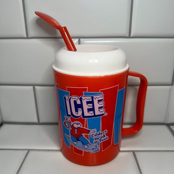 2022 Slush Puppie Polar Bear Graphic Reusable Insulated Icee Cup w/ Spoon Straw - Picture 1 of 9